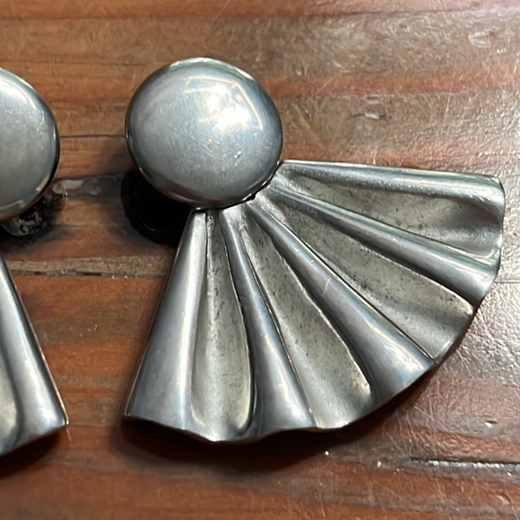 Vintage Silver Tone Fan Earrings - Picture 3 of 4